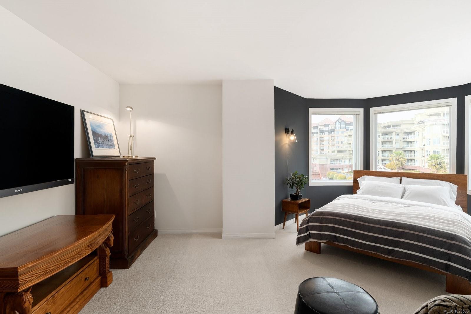 418-10 Paul Kane Pl, Victoria, BC - Indoor Photo Showing Bedroom