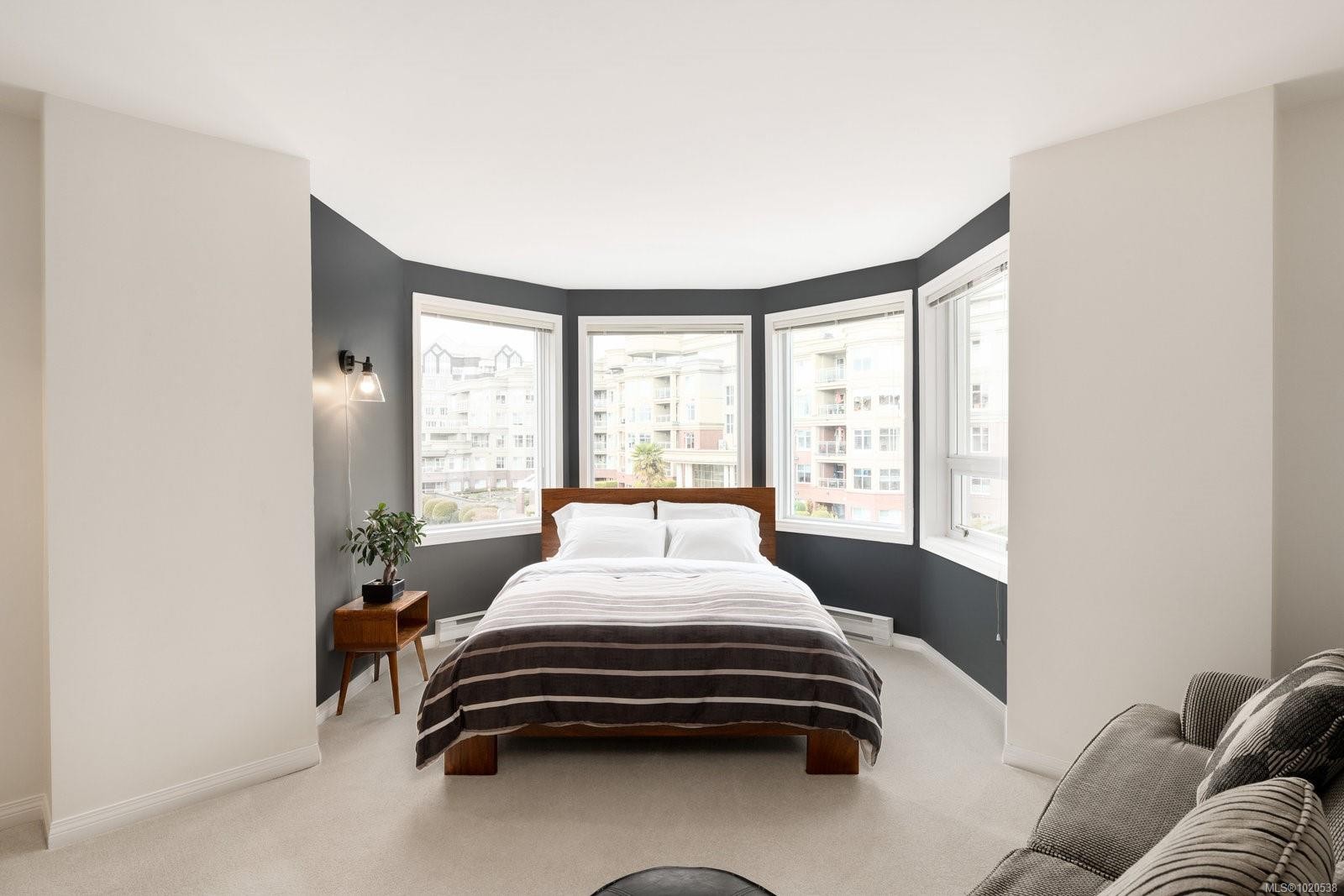 418-10 Paul Kane Pl, Victoria, BC - Indoor Photo Showing Bedroom