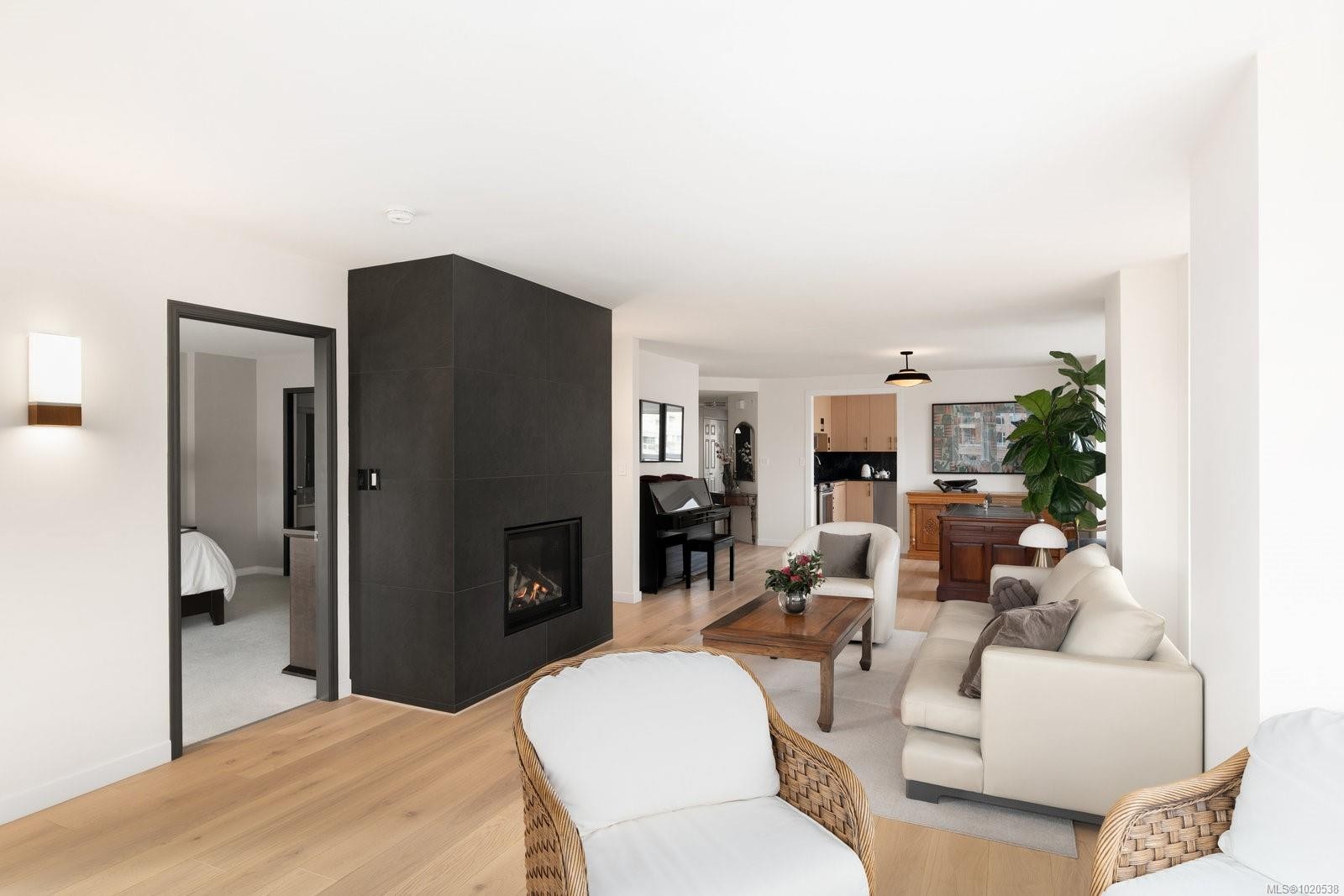 418-10 Paul Kane Pl, Victoria, BC - Indoor Photo Showing Living Room With Fireplace