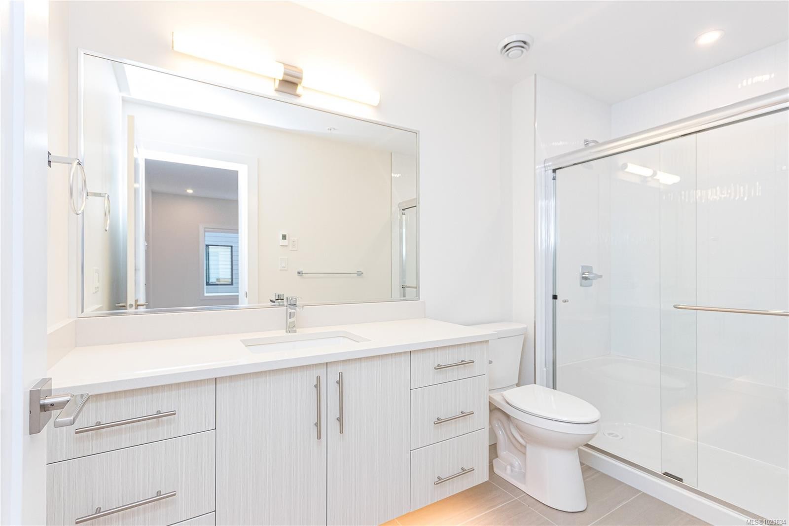 402-924 Jenkins Ave, Langford, BC - Indoor Photo Showing Bathroom