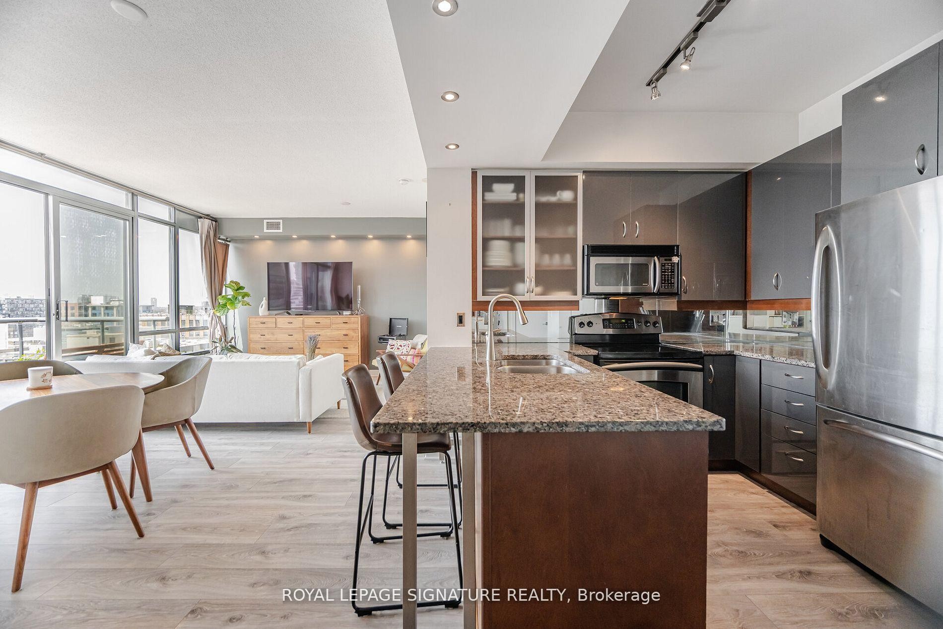 1405-438 King Street W, Toronto, ON - Indoor Photo Showing Kitchen With Double Sink With Upgraded Kitchen