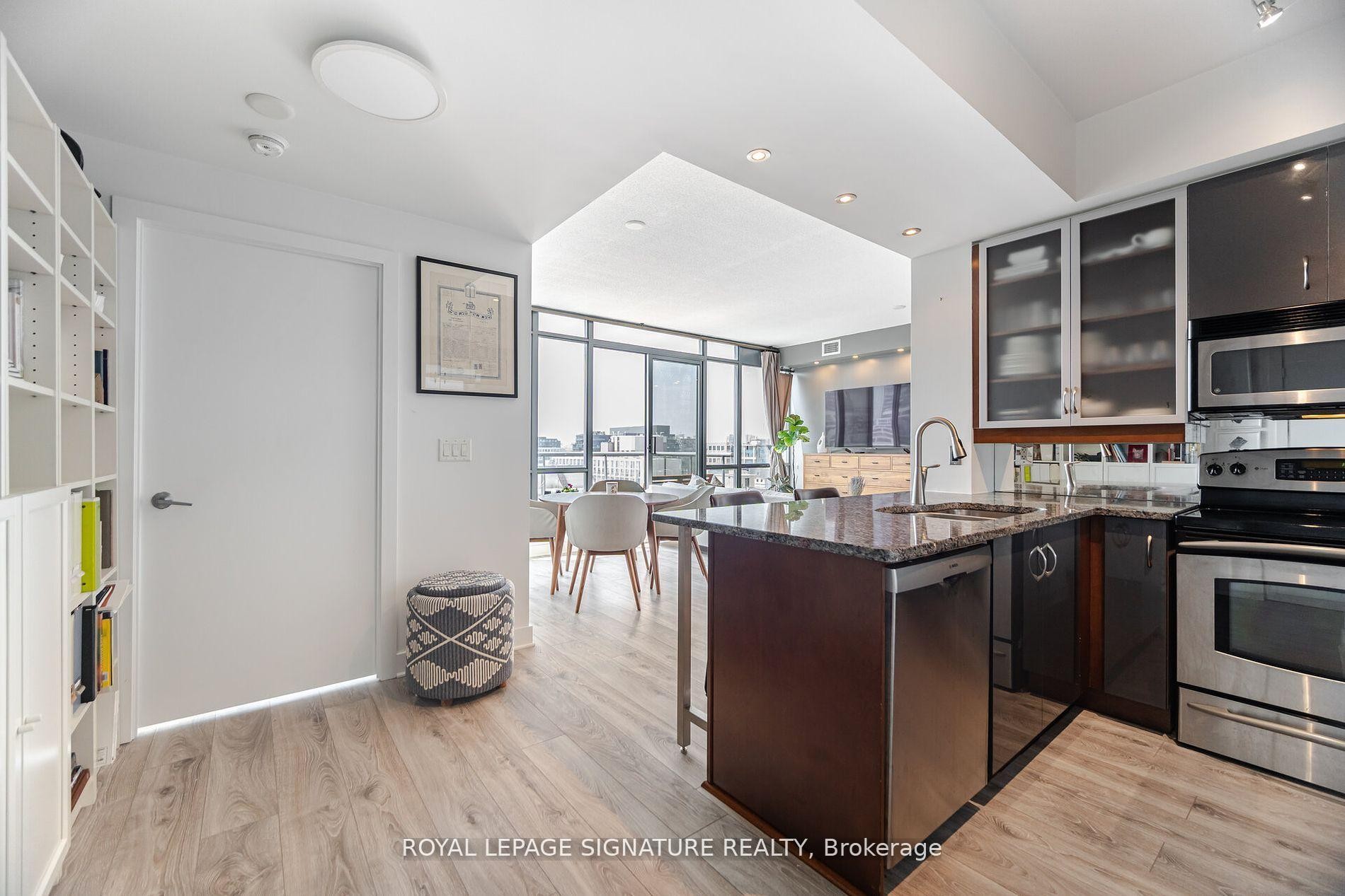 1405-438 King Street W, Toronto, ON - Indoor Photo Showing Kitchen
