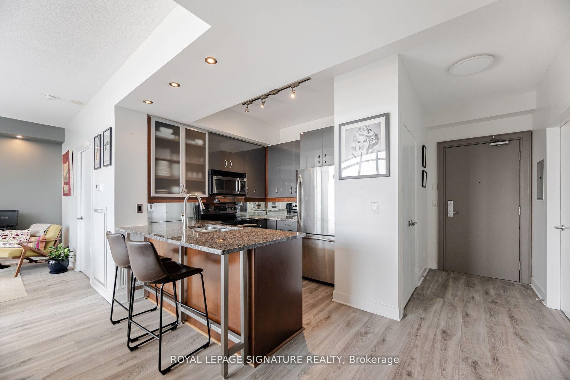 1405-438 King Street W, Toronto, ON - Indoor Photo Showing Kitchen