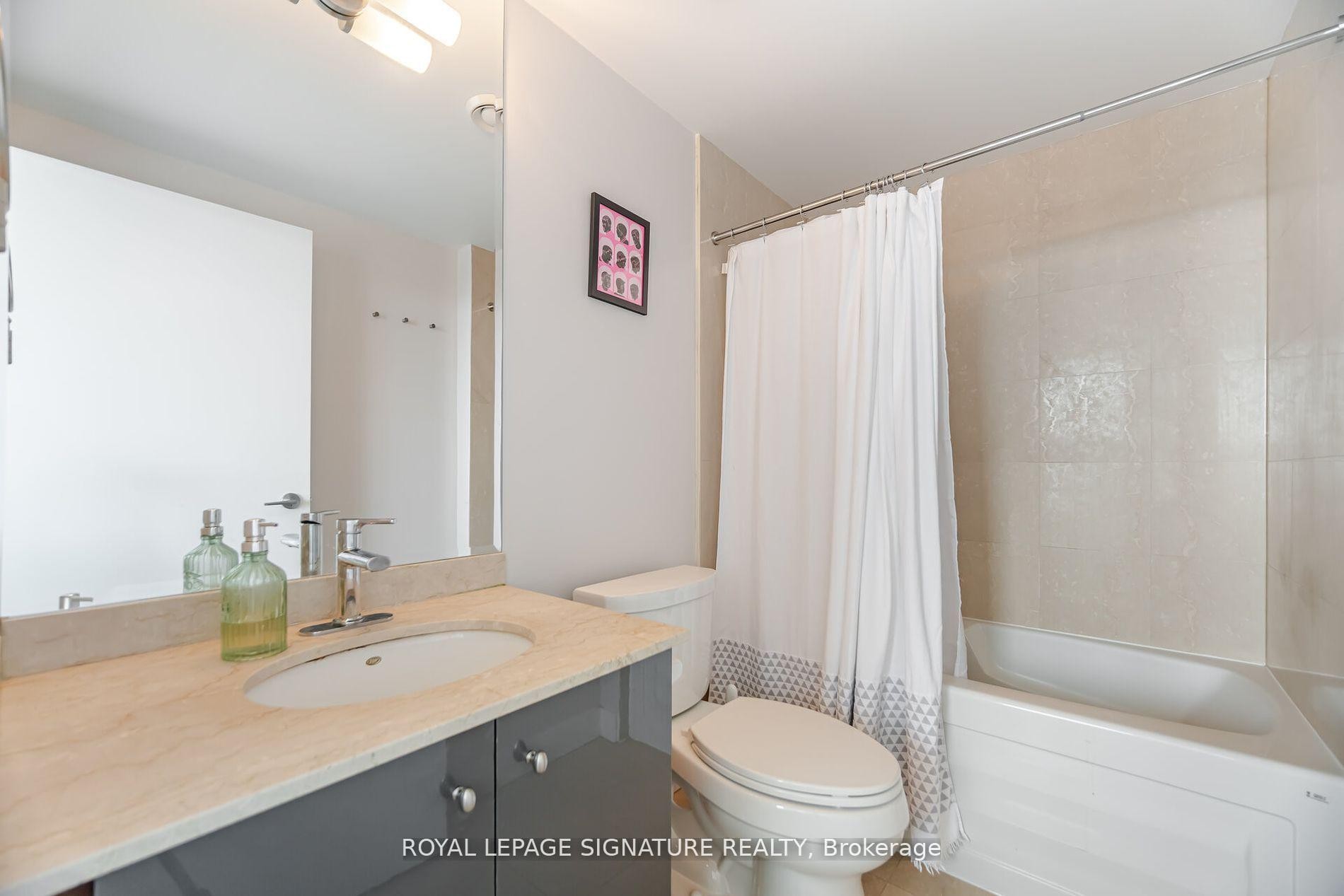 1405-438 King Street W, Toronto, ON - Indoor Photo Showing Bathroom