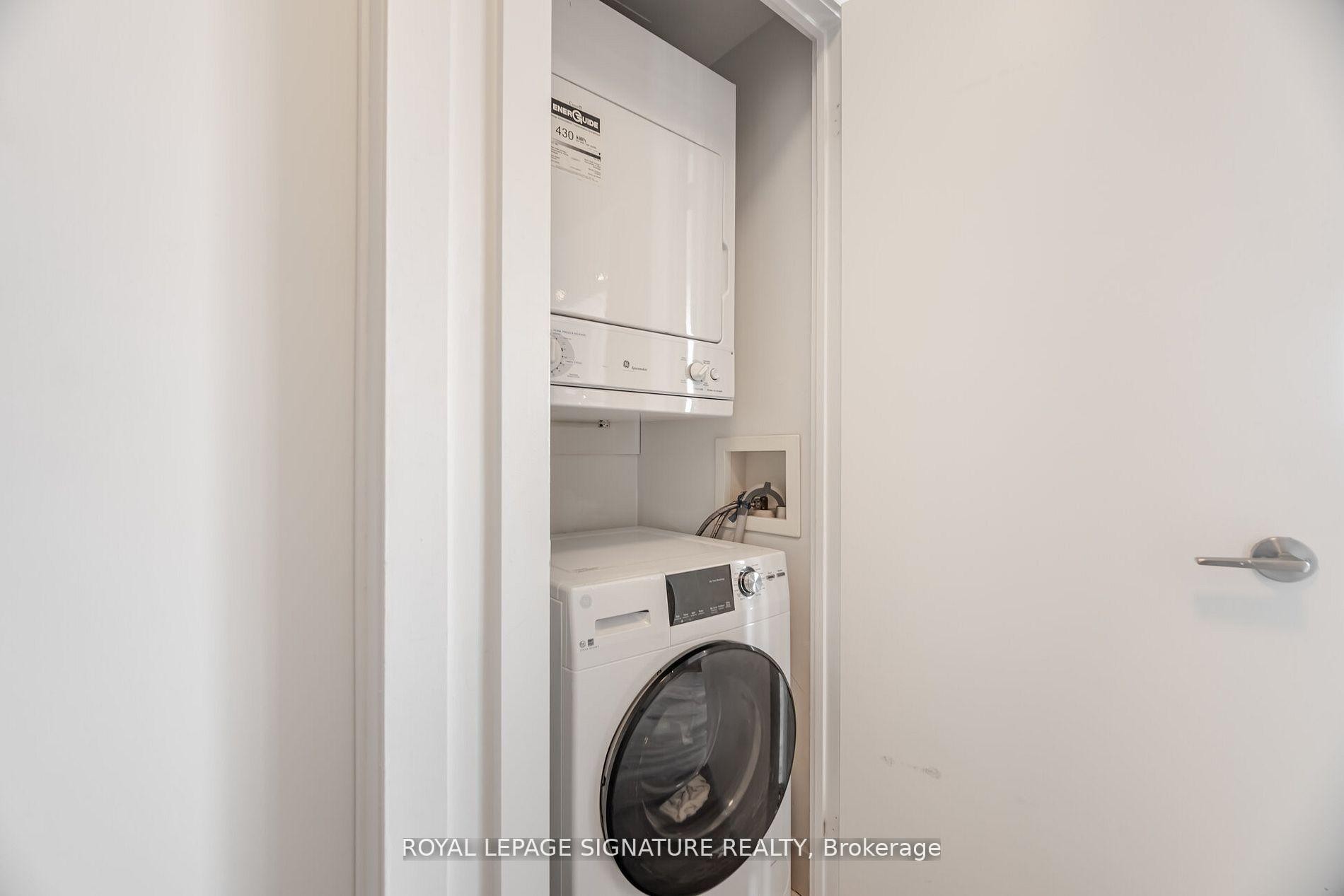 1405-438 King Street W, Toronto, ON - Indoor Photo Showing Laundry Room