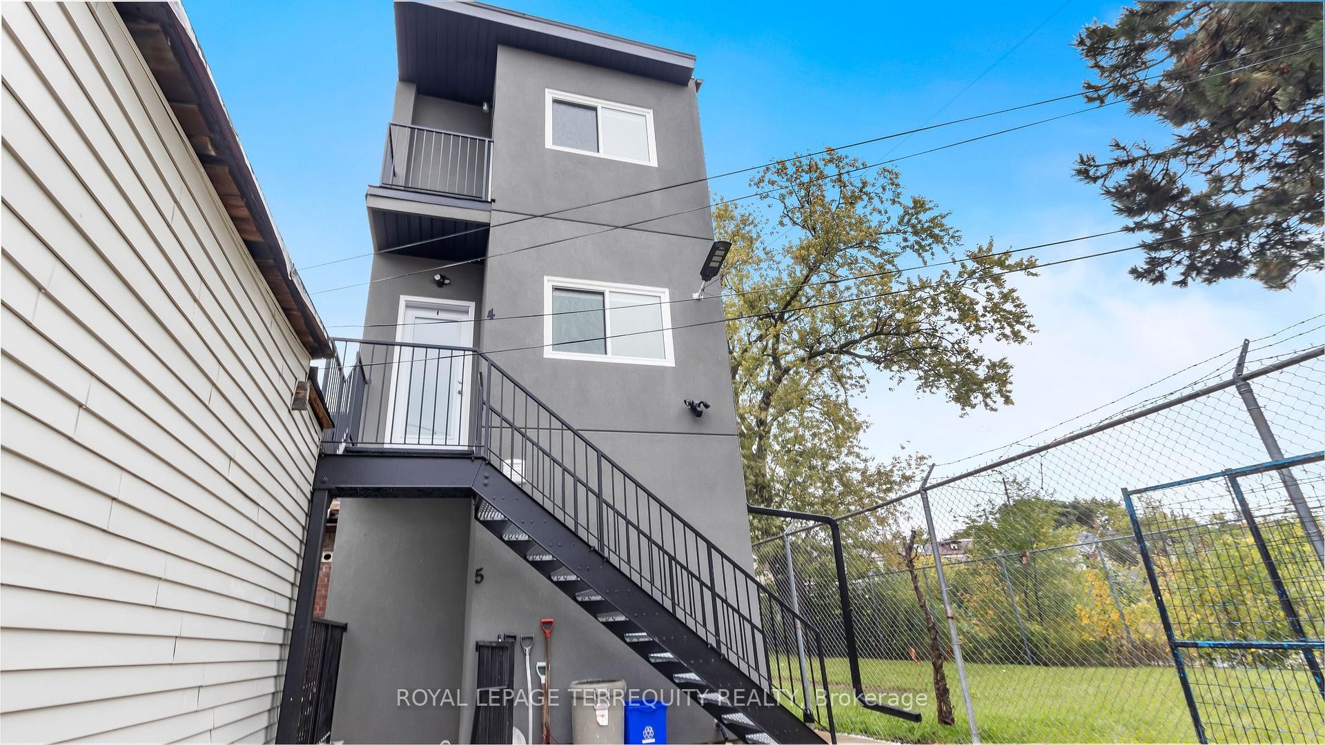 4-646 Lansdowne Avenue, Toronto, ON - Outdoor