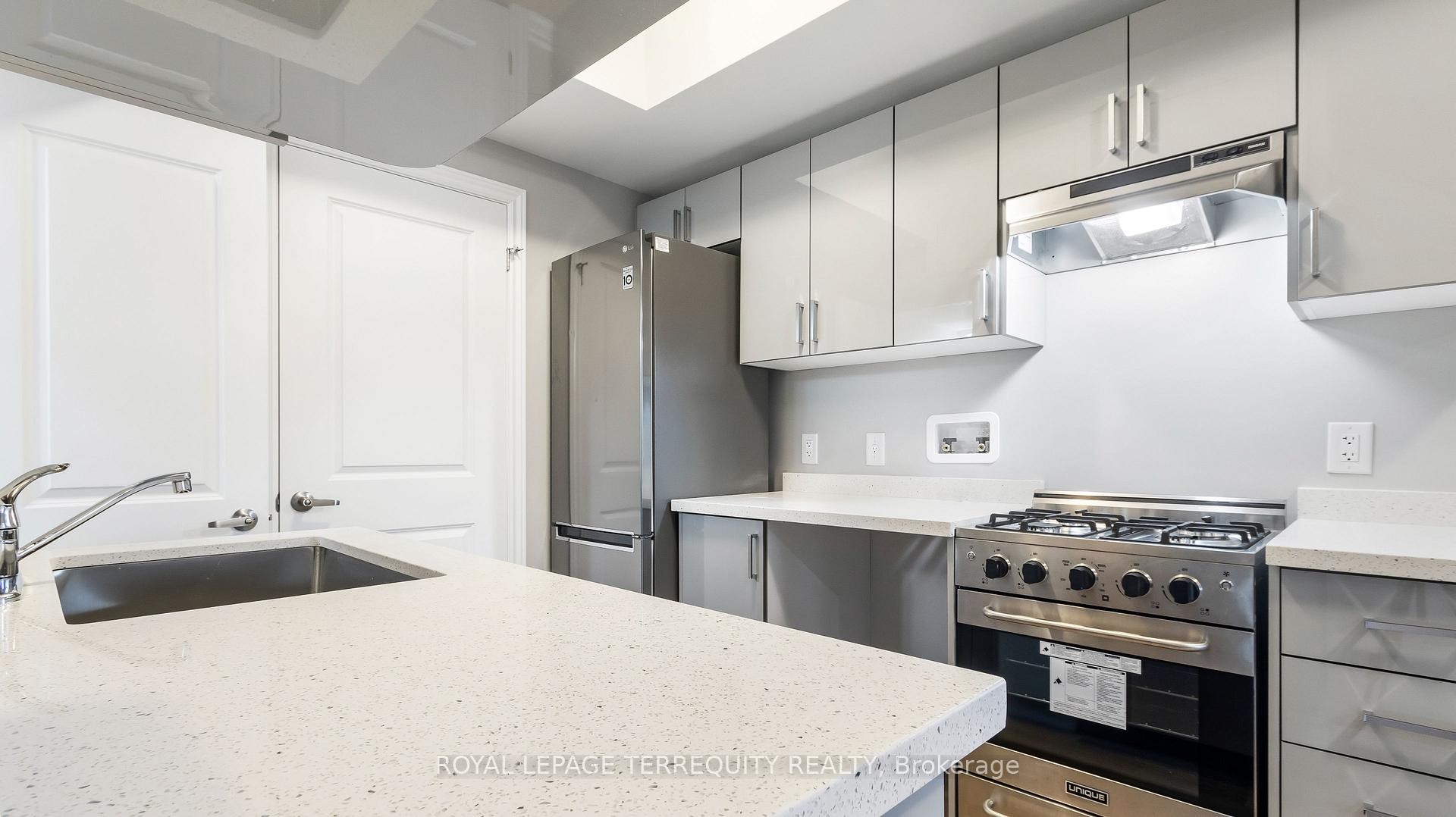 4-646 Lansdowne Avenue, Toronto, ON - Indoor Photo Showing Kitchen
