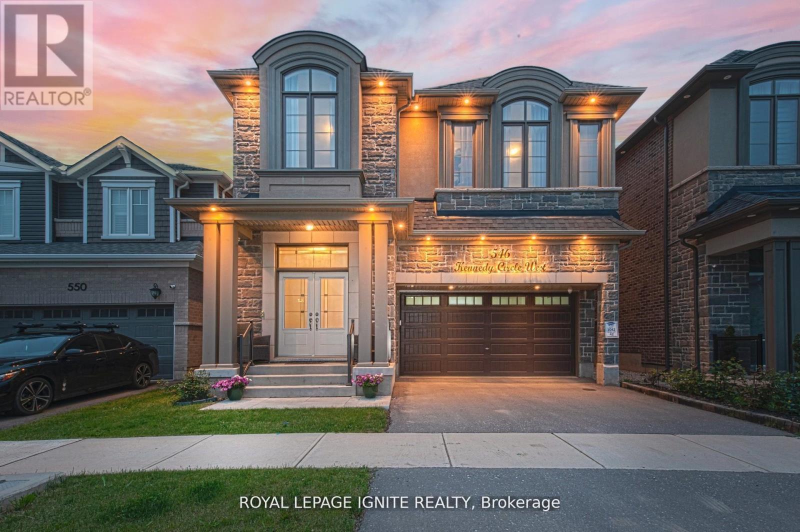 546 Kennedy Circle W, Milton, ON - Outdoor With Facade