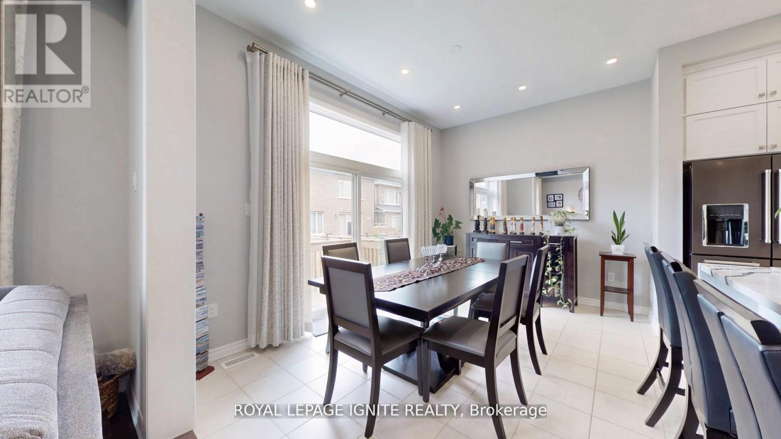 546 Kennedy Circle W, Milton, ON - Indoor Photo Showing Dining Room