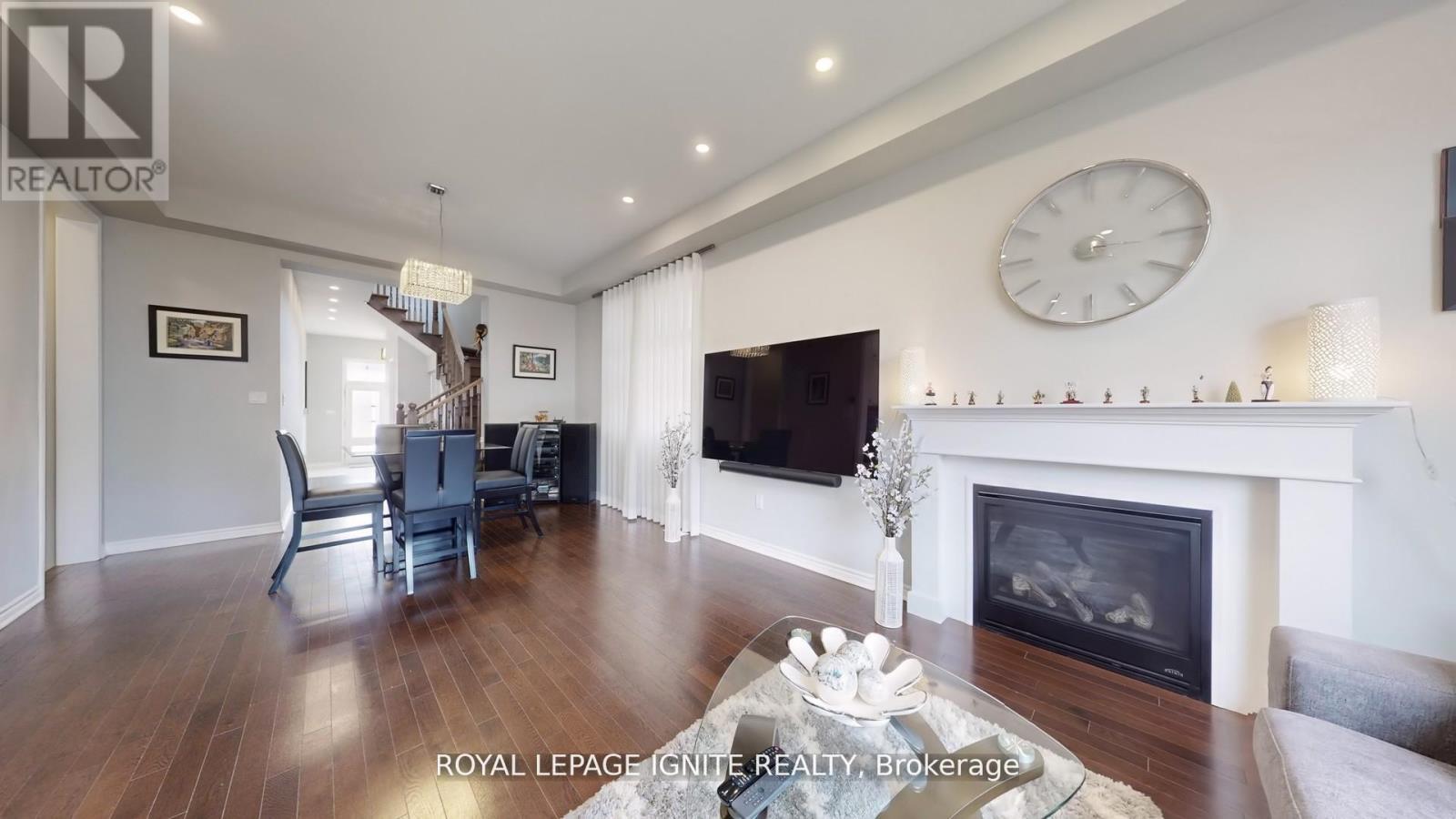546 Kennedy Circle W, Milton, ON - Indoor Photo Showing Living Room With Fireplace