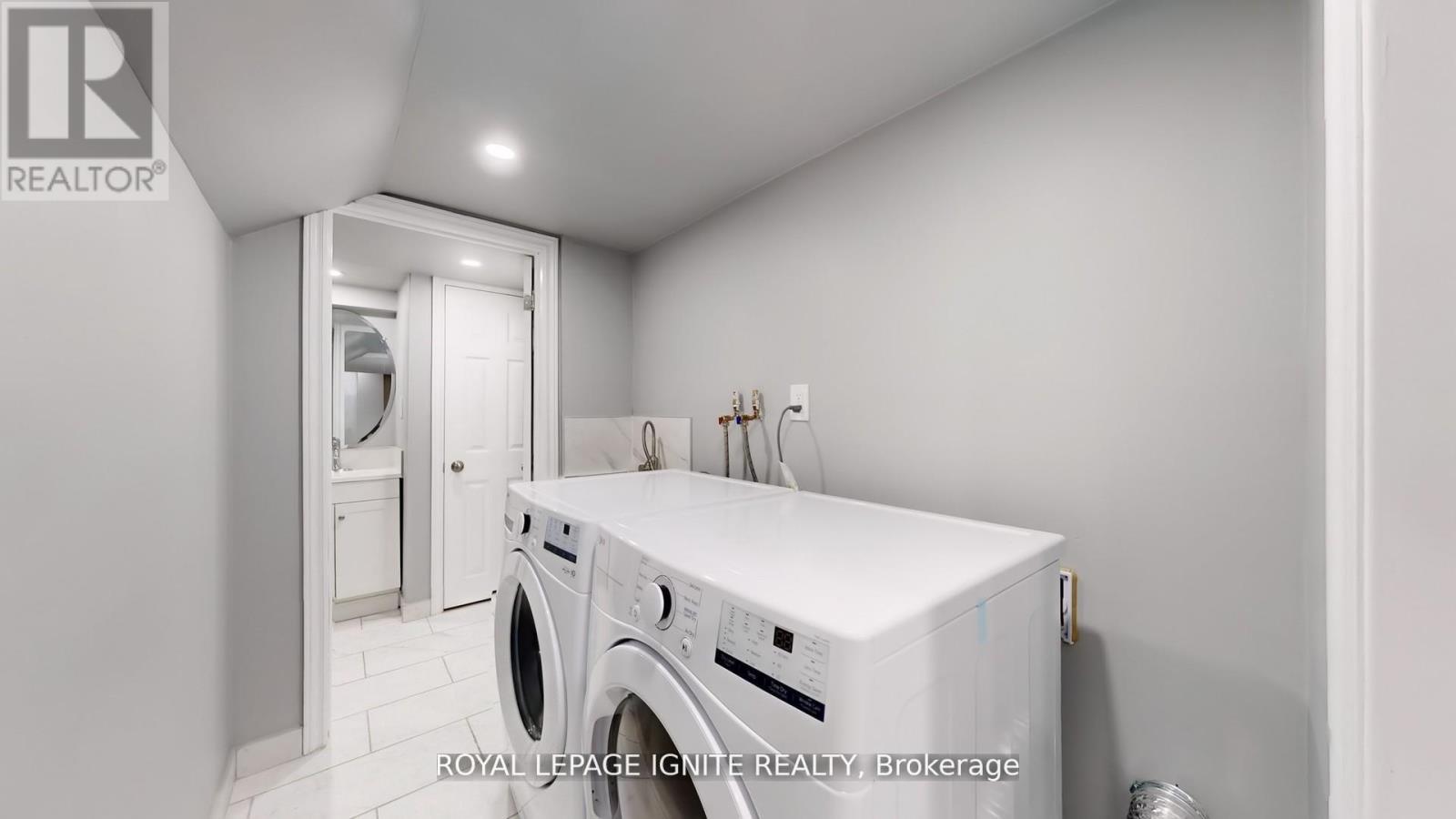 546 Kennedy Circle W, Milton, ON - Indoor Photo Showing Laundry Room