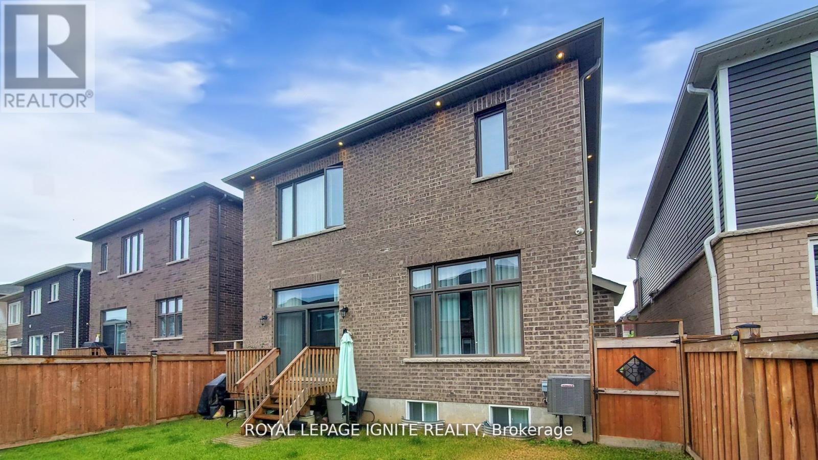 546 Kennedy Circle W, Milton, ON - Outdoor With Exterior