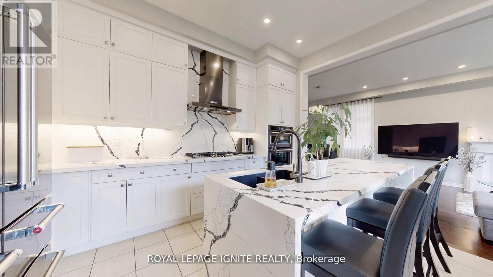 546 Kennedy Circle W, Milton, ON - Indoor Photo Showing Other Room