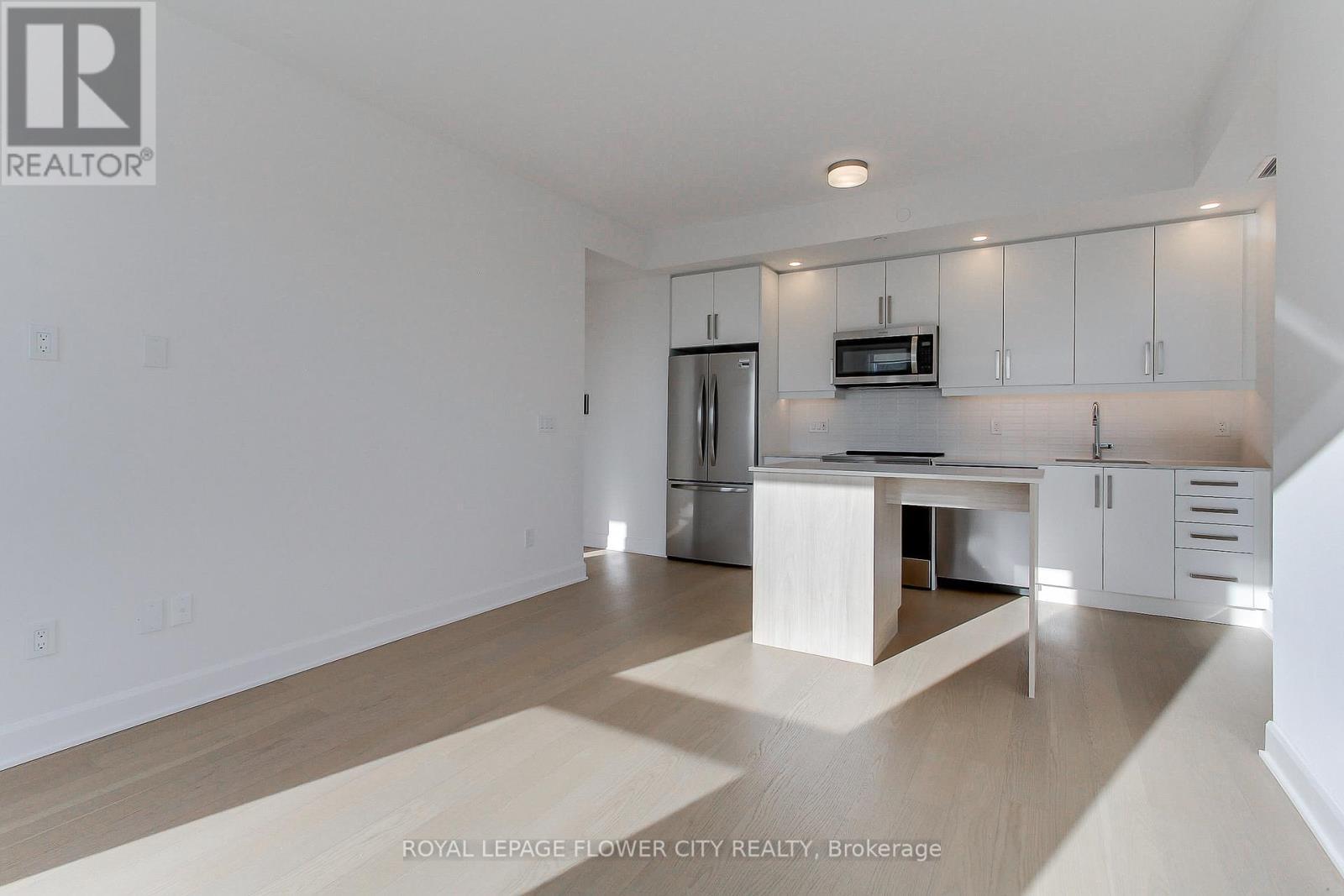 1808 - 3240 William Coltson Avenue E, Oakville, ON - Indoor Photo Showing Kitchen With Upgraded Kitchen