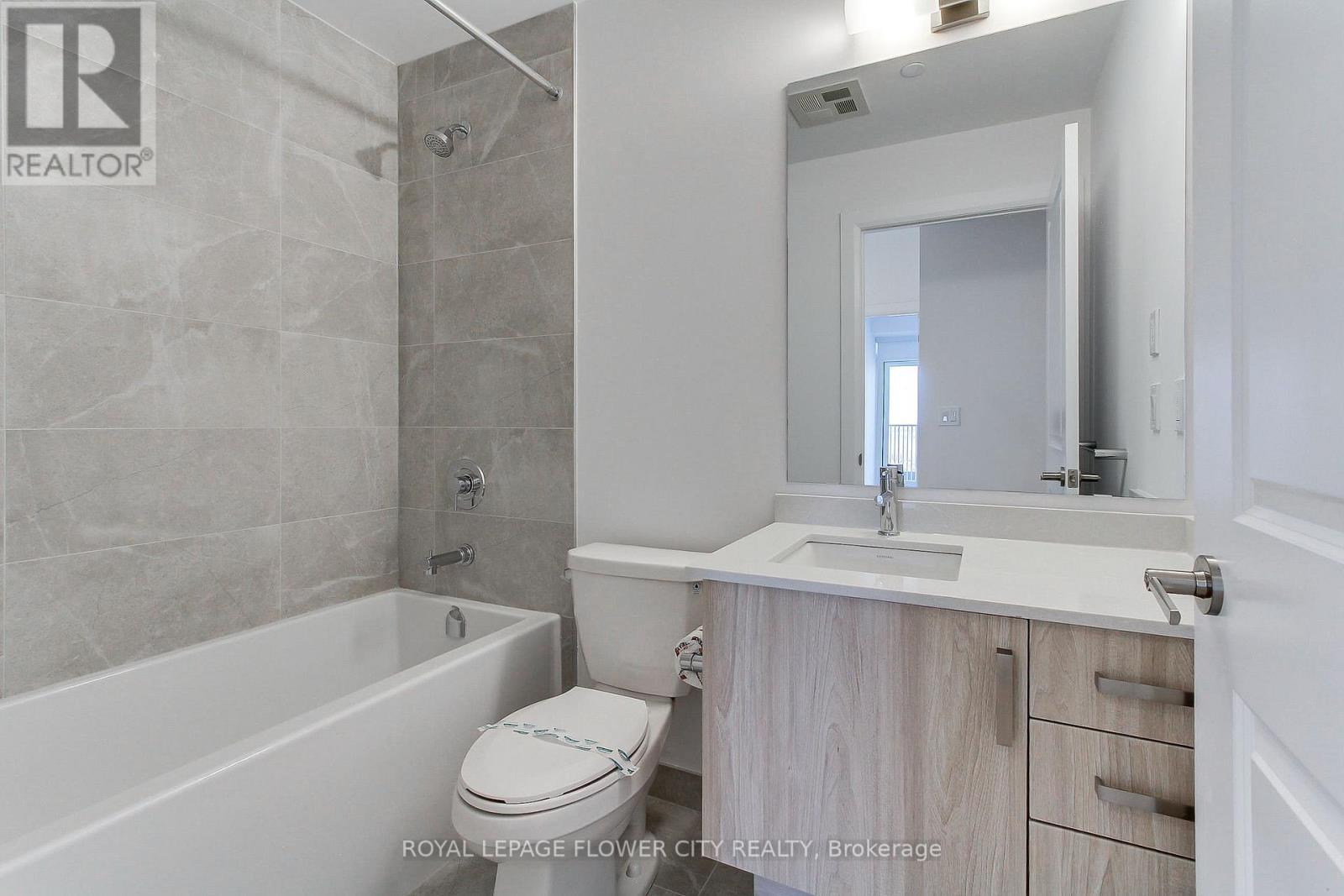 1808 - 3240 William Coltson Avenue E, Oakville, ON - Indoor Photo Showing Bathroom
