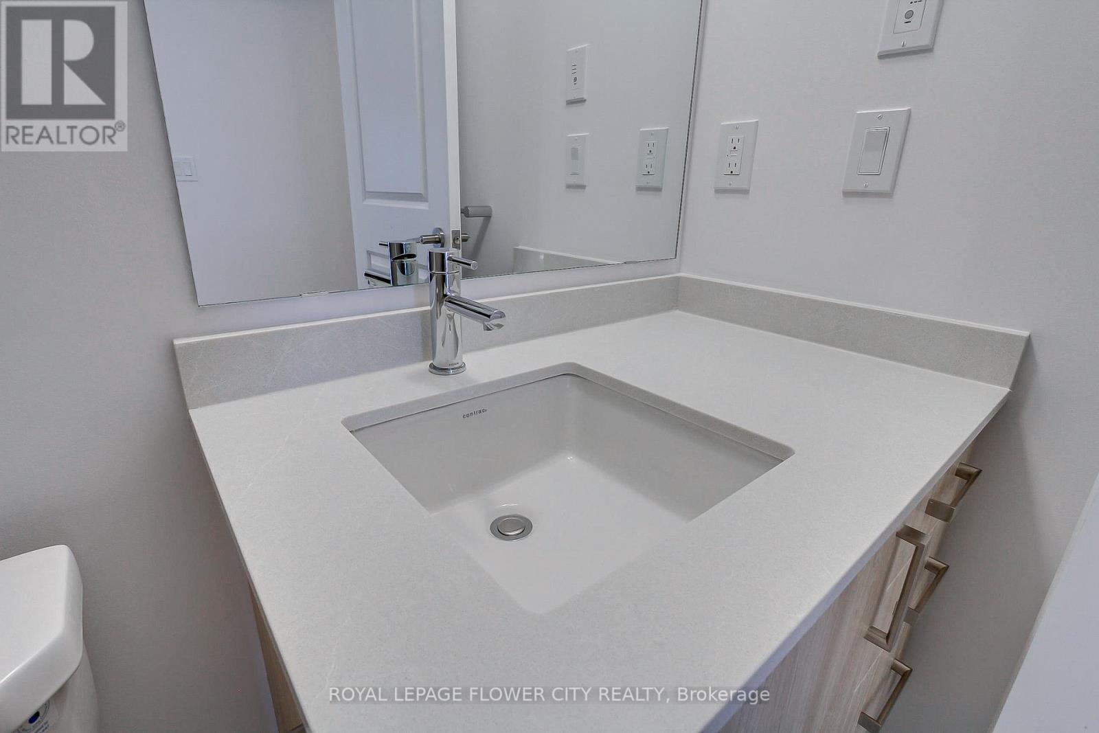 1808 - 3240 William Coltson Avenue E, Oakville, ON - Indoor Photo Showing Bathroom