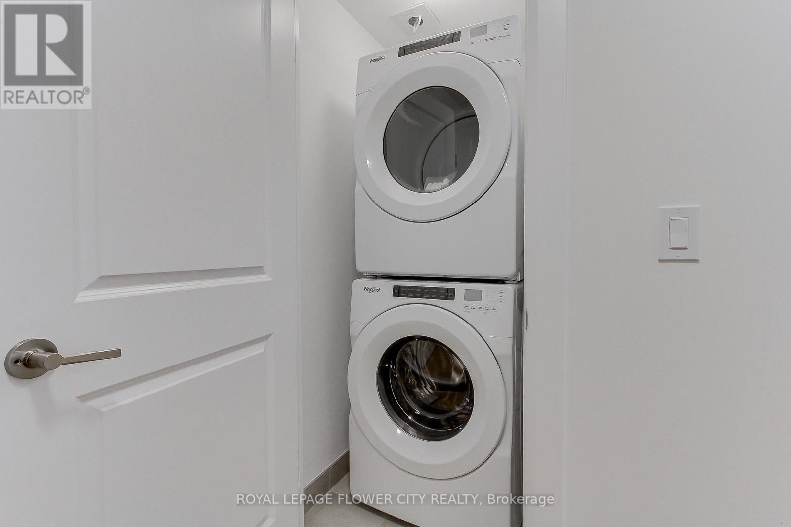 1808 - 3240 William Coltson Avenue E, Oakville, ON - Indoor Photo Showing Laundry Room