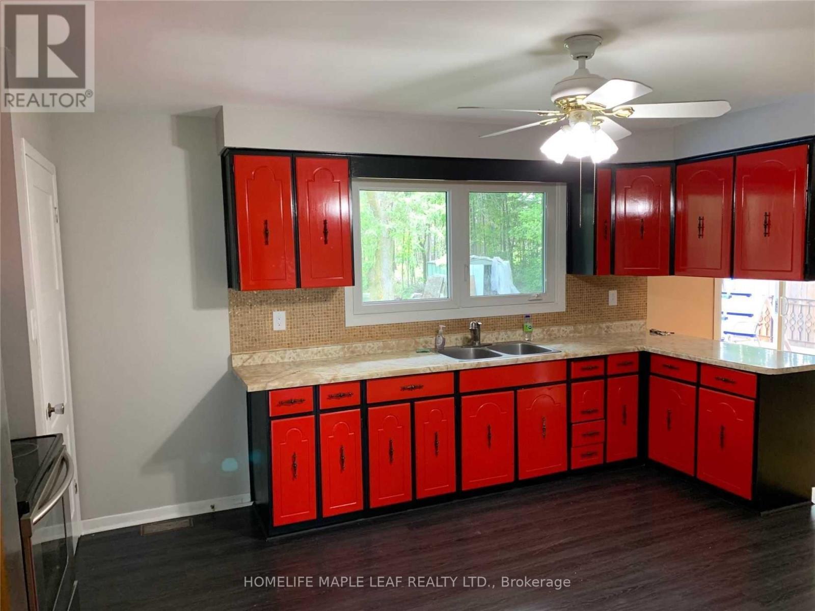 13660 Airport Road, Caledon, ON - Indoor Photo Showing Kitchen With Double Sink