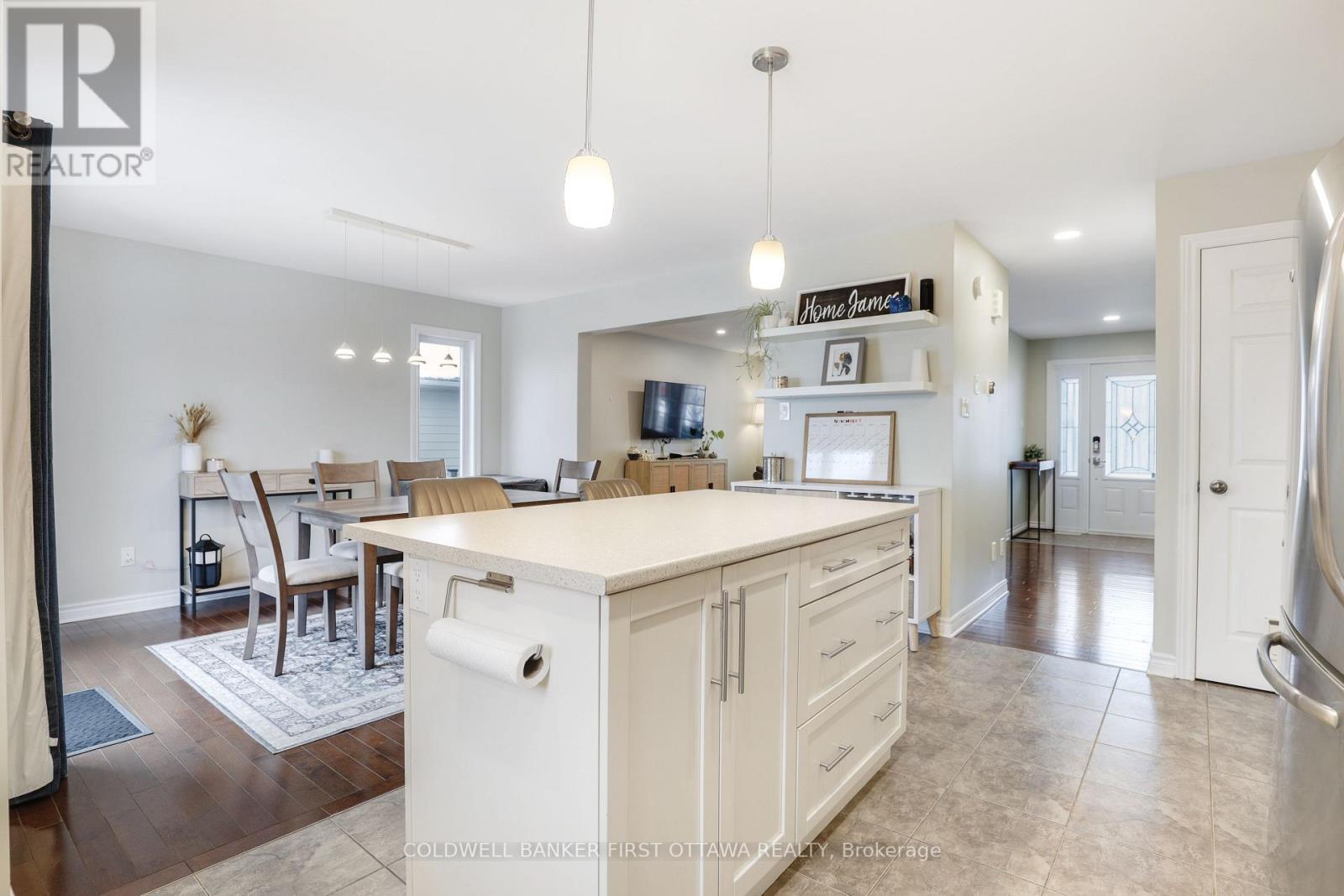 21 Constantineau Street, The Nation, ON - Indoor Photo Showing Kitchen With Upgraded Kitchen