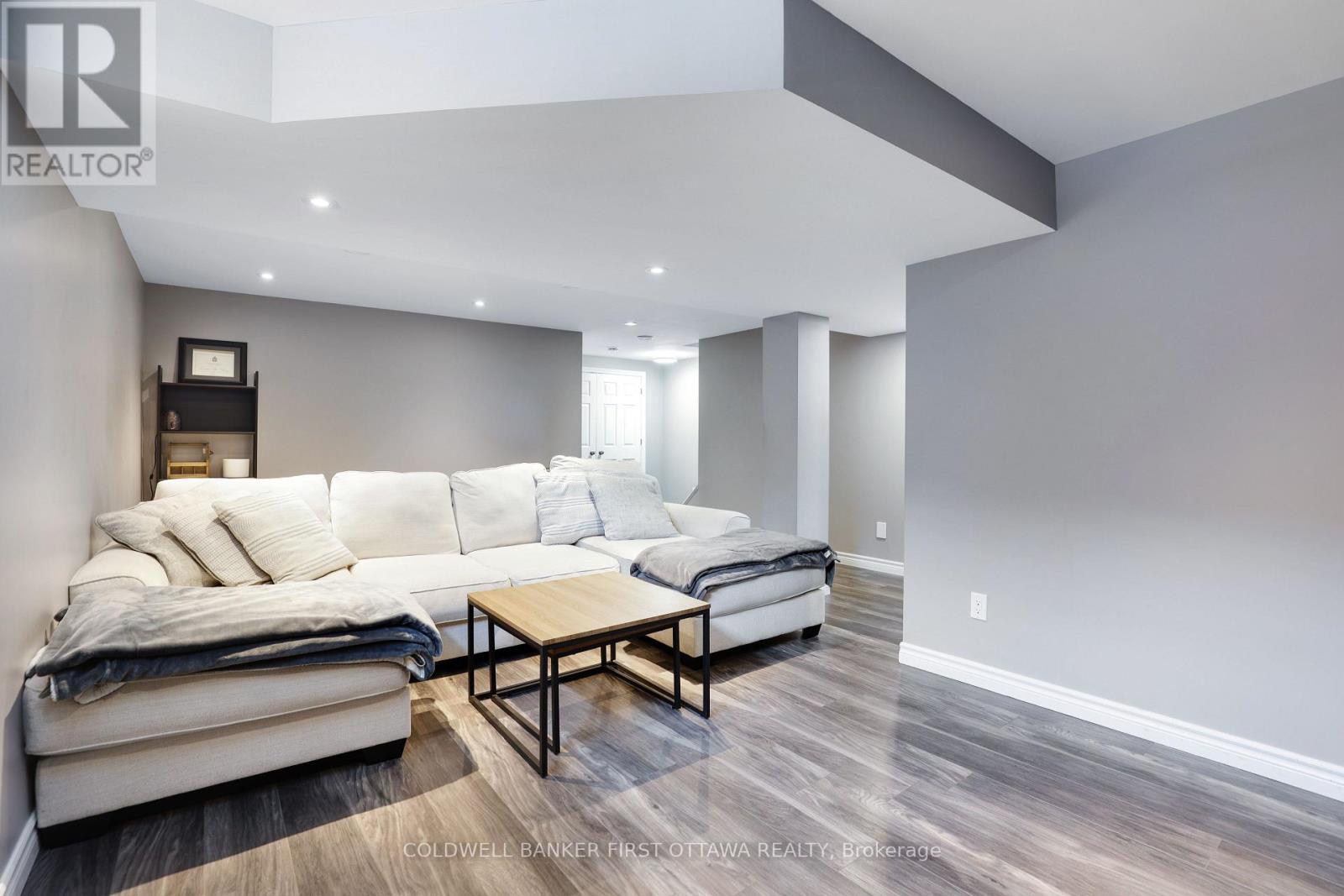 21 Constantineau Street, The Nation, ON - Indoor Photo Showing Living Room