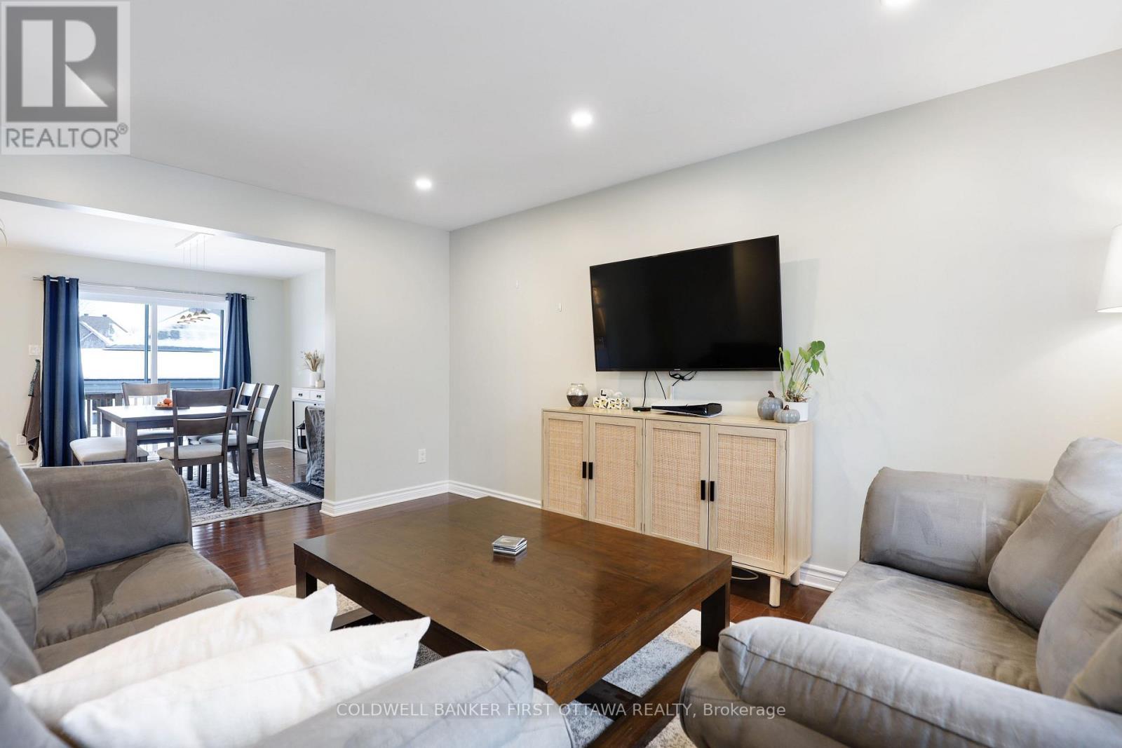 21 Constantineau Street, The Nation, ON - Indoor Photo Showing Living Room