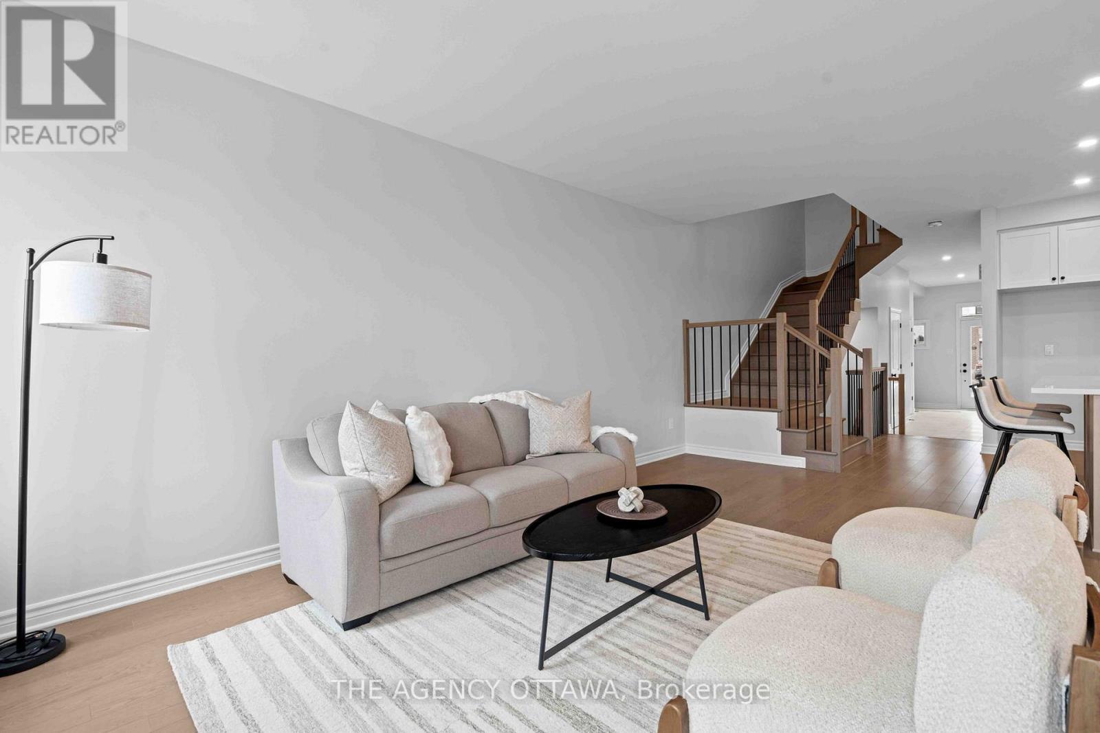 1150 Cope Drive, Ottawa, ON - Indoor Photo Showing Living Room