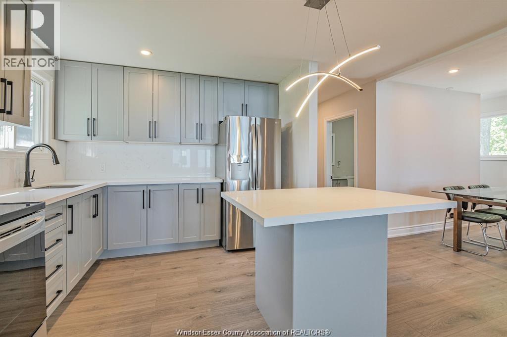 262 Cotterie Park, Leamington, ON - Indoor Photo Showing Kitchen With Upgraded Kitchen