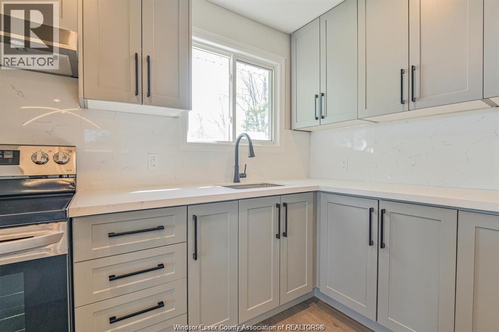 262 Cotterie Park, Leamington, ON - Indoor Photo Showing Kitchen
