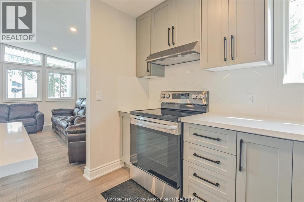 262 Cotterie Park, Leamington, ON - Indoor Photo Showing Kitchen