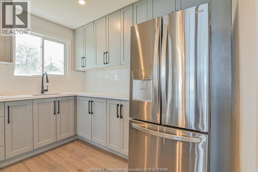 262 Cotterie Park, Leamington, ON - Indoor Photo Showing Kitchen