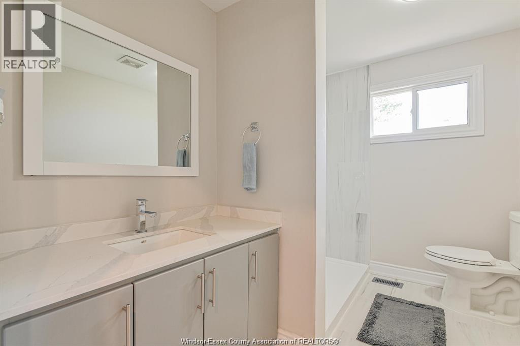 262 Cotterie Park, Leamington, ON - Indoor Photo Showing Bathroom