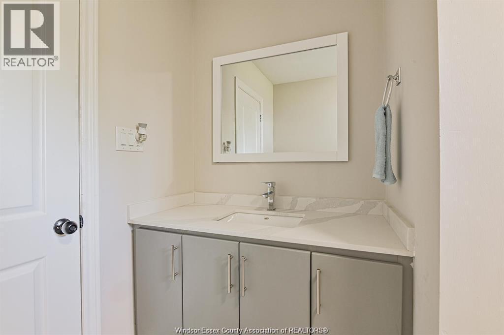 262 Cotterie Park, Leamington, ON - Indoor Photo Showing Bathroom