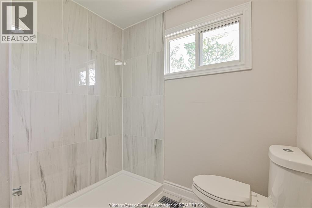262 Cotterie Park, Leamington, ON - Indoor Photo Showing Bathroom