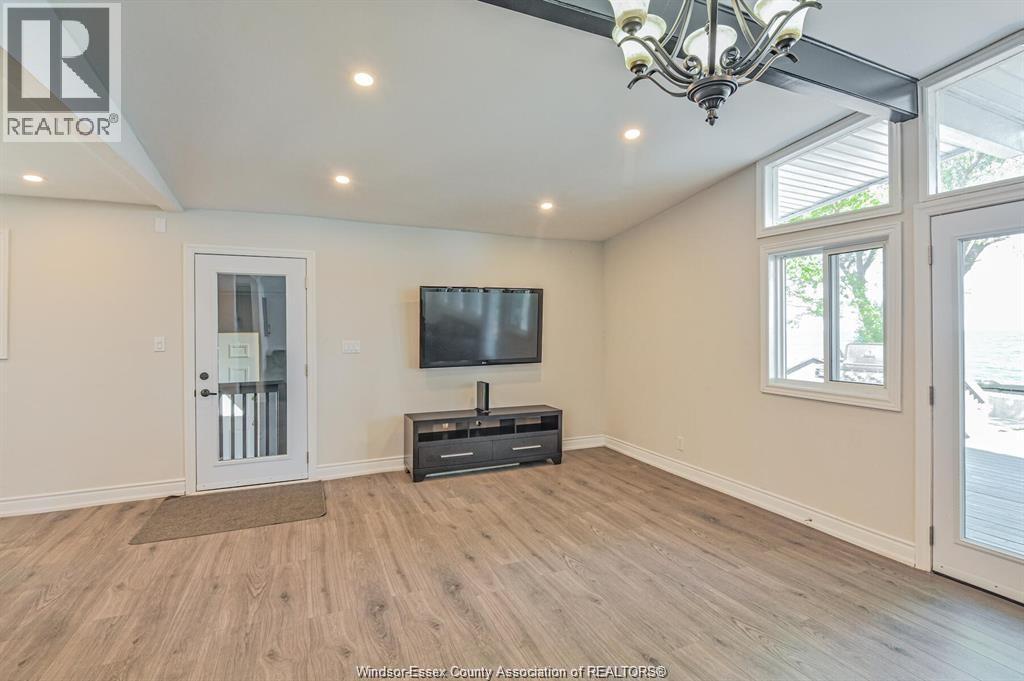 262 Cotterie Park, Leamington, ON - Indoor