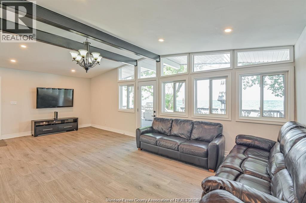 262 Cotterie Park, Leamington, ON - Indoor Photo Showing Living Room