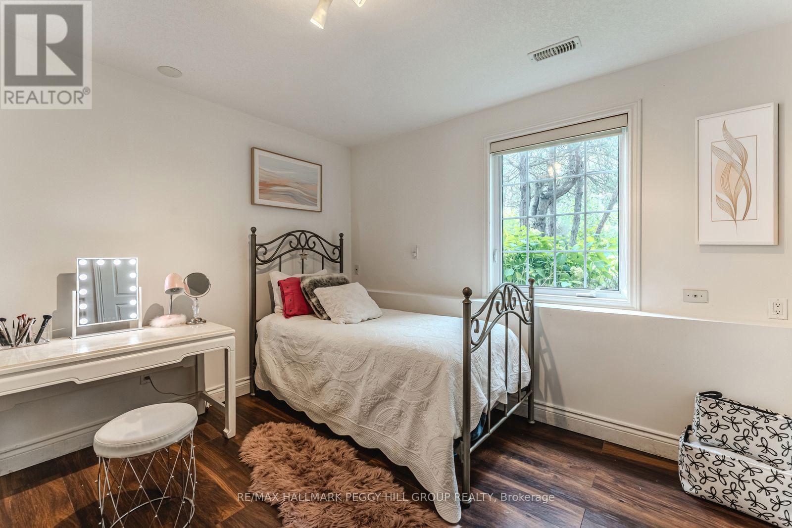 2 Mills Circle, Springwater, ON - Indoor Photo Showing Bedroom