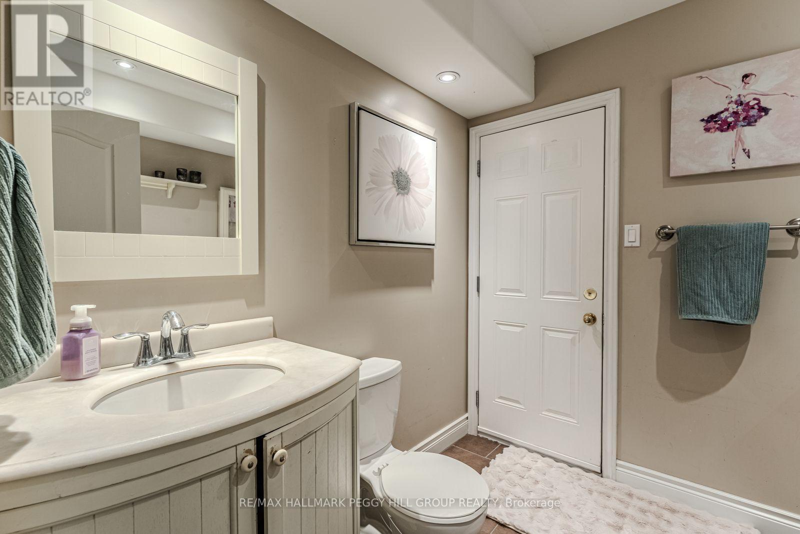 2 Mills Circle, Springwater, ON - Indoor Photo Showing Bathroom