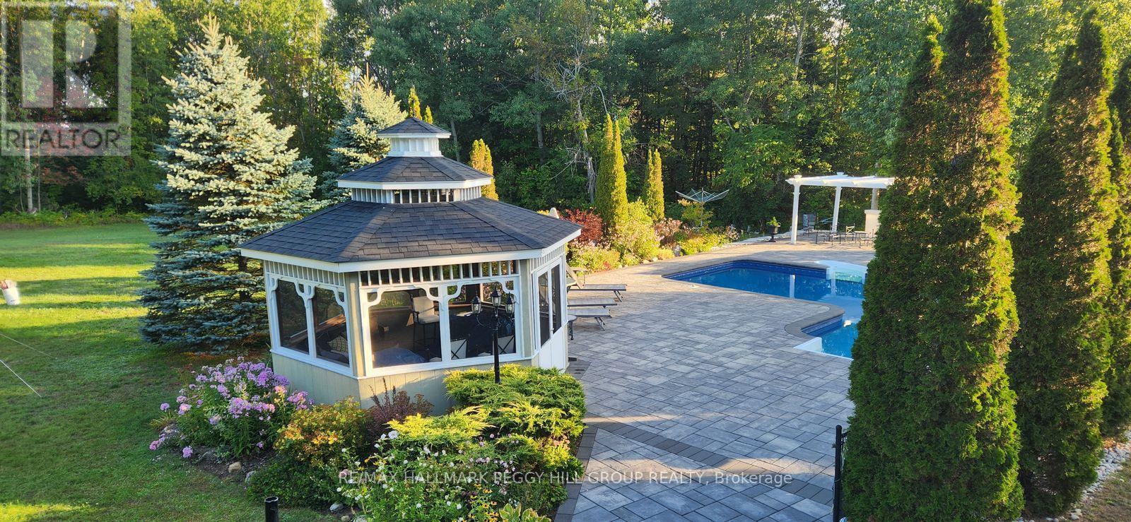 2 Mills Circle, Springwater, ON - Outdoor With In Ground Pool