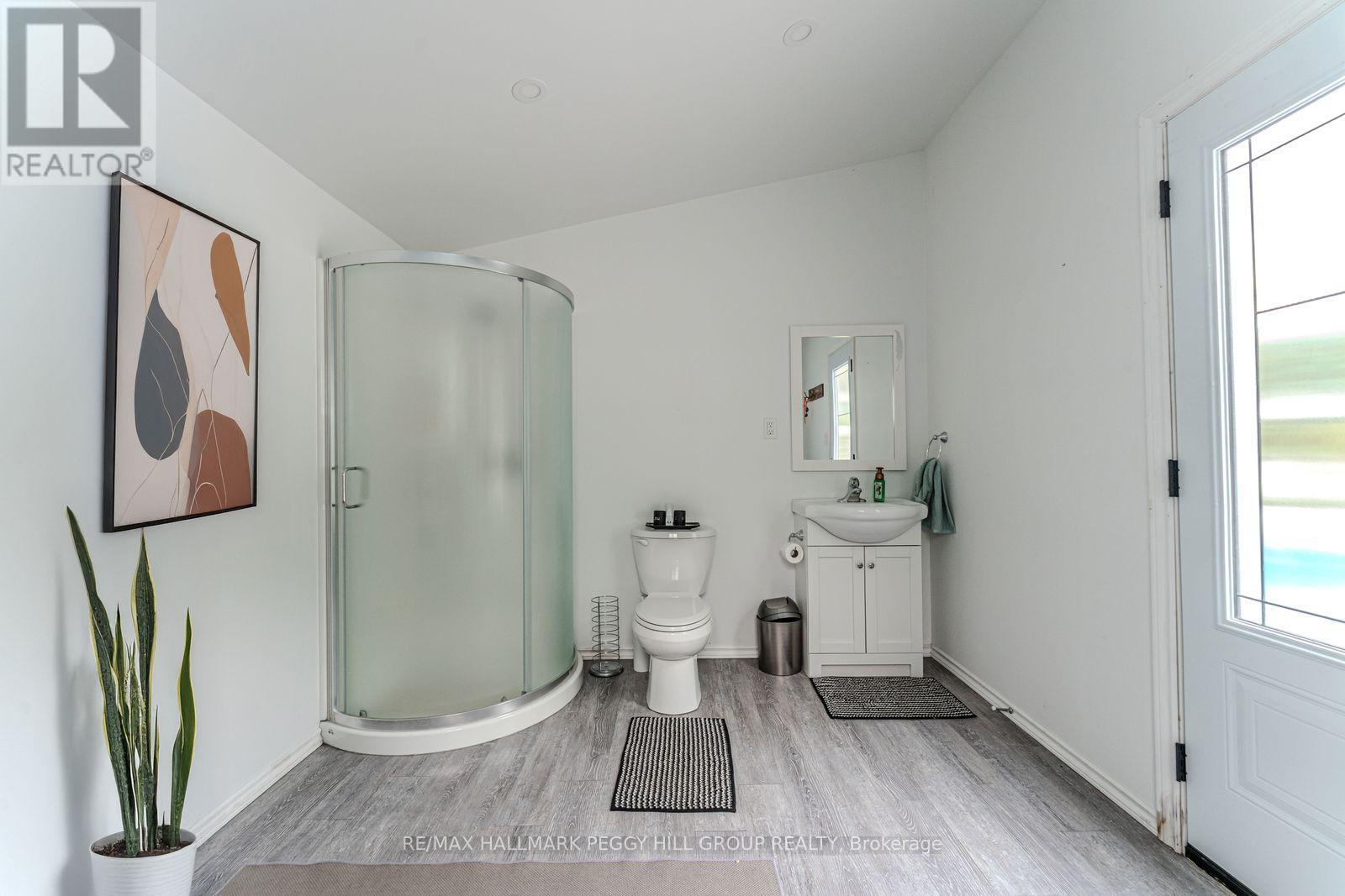 2 Mills Circle, Springwater, ON - Indoor Photo Showing Bathroom