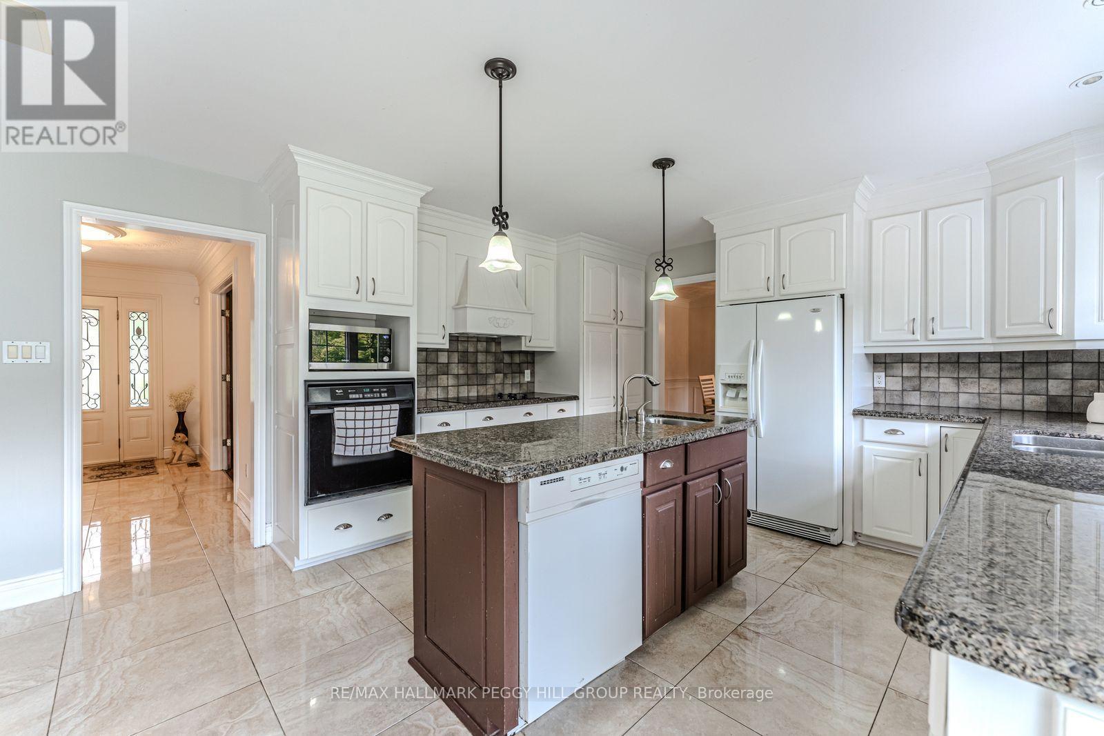 2 Mills Circle, Springwater, ON - Indoor Photo Showing Kitchen