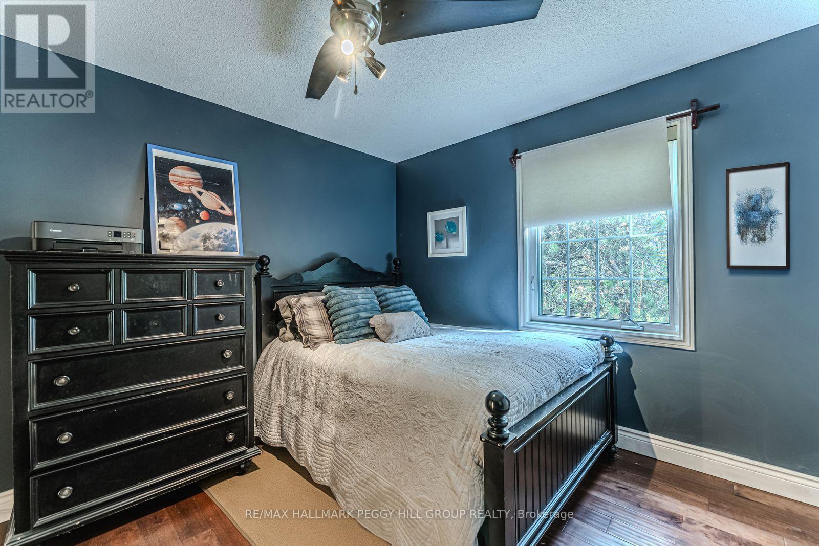 2 Mills Circle, Springwater, ON - Indoor Photo Showing Bedroom