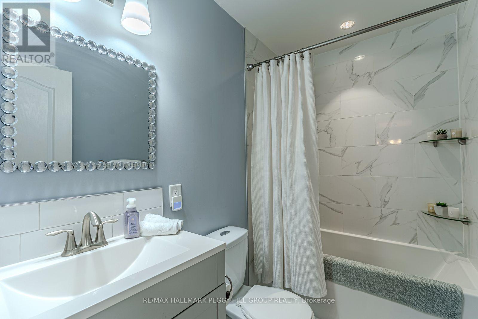 2 Mills Circle, Springwater, ON - Indoor Photo Showing Bathroom