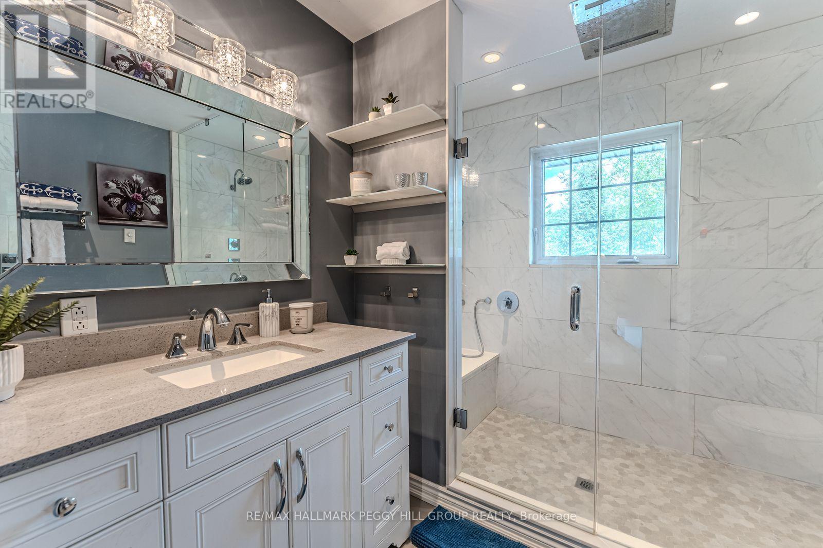 2 Mills Circle, Springwater, ON - Indoor Photo Showing Bathroom