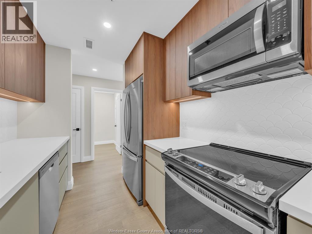 11646 Tecumseh Road Unit# 300, Windsor, ON - Indoor Photo Showing Kitchen