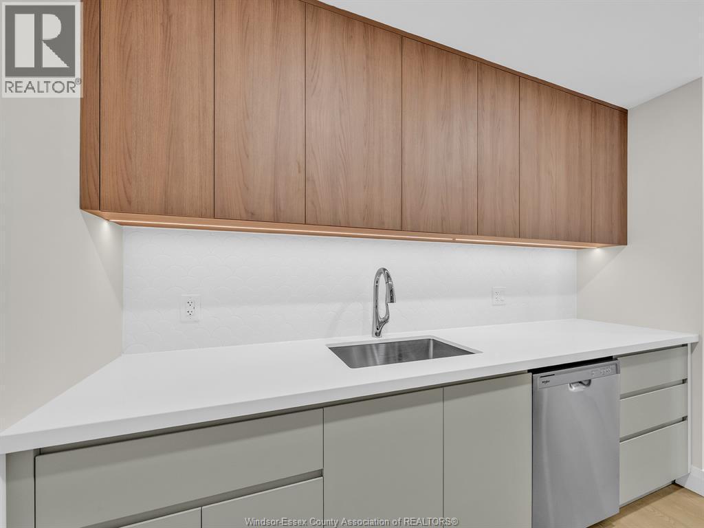 11646 Tecumseh Road Unit# 300, Windsor, ON - Indoor Photo Showing Kitchen