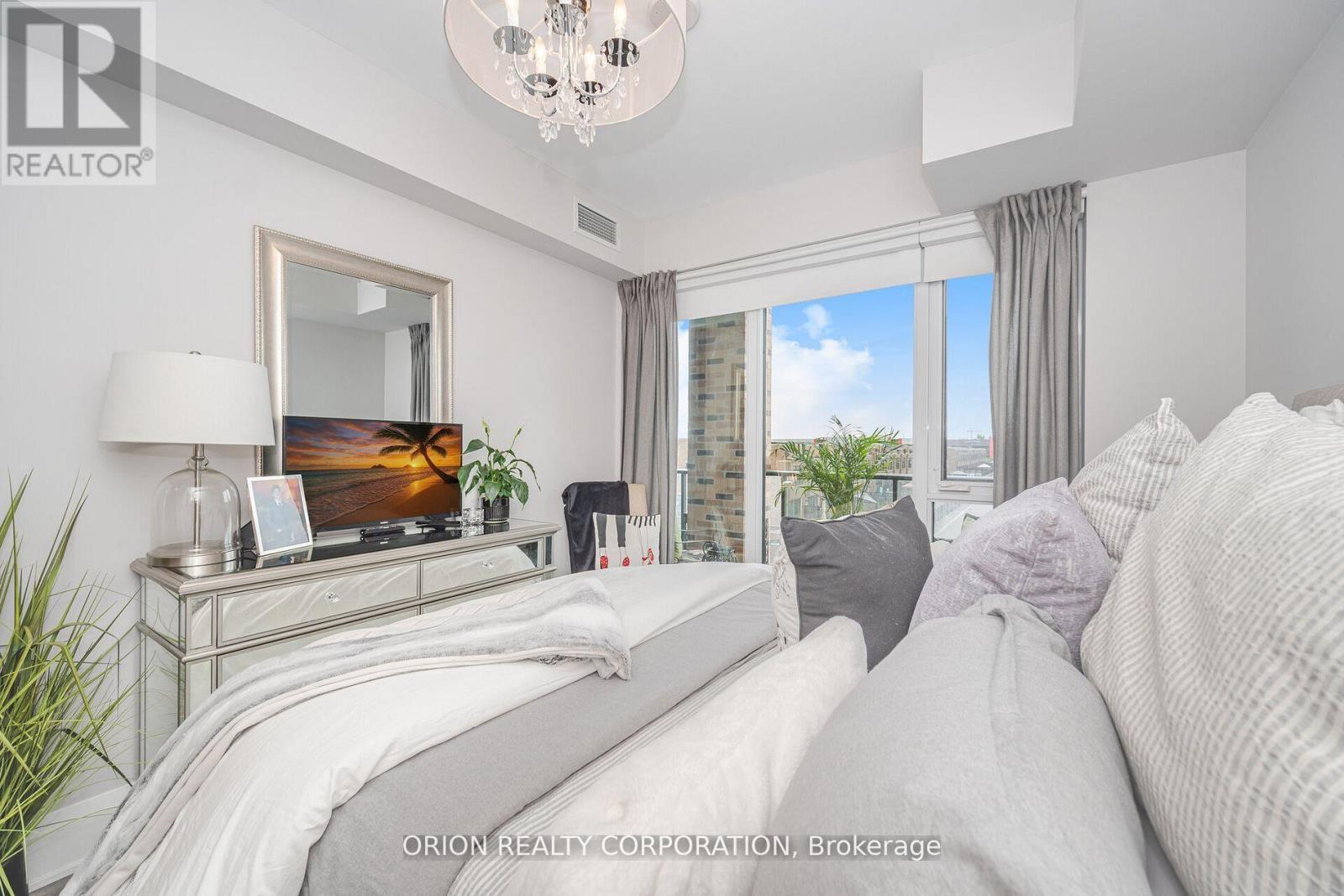 303 - 100 Eagle Rock Way, Vaughan, ON - Indoor Photo Showing Bedroom