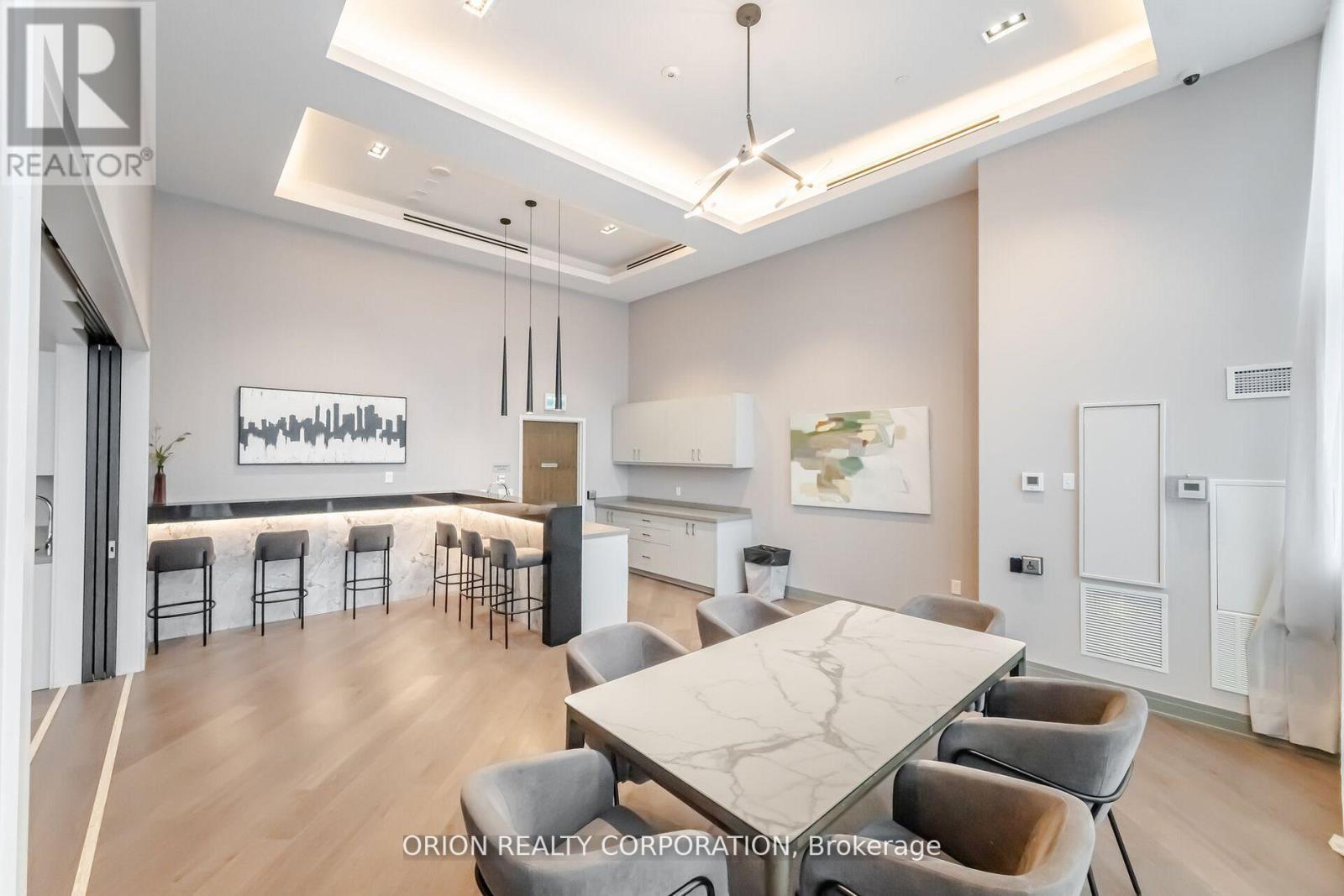 303 - 100 Eagle Rock Way, Vaughan, ON - Indoor Photo Showing Dining Room