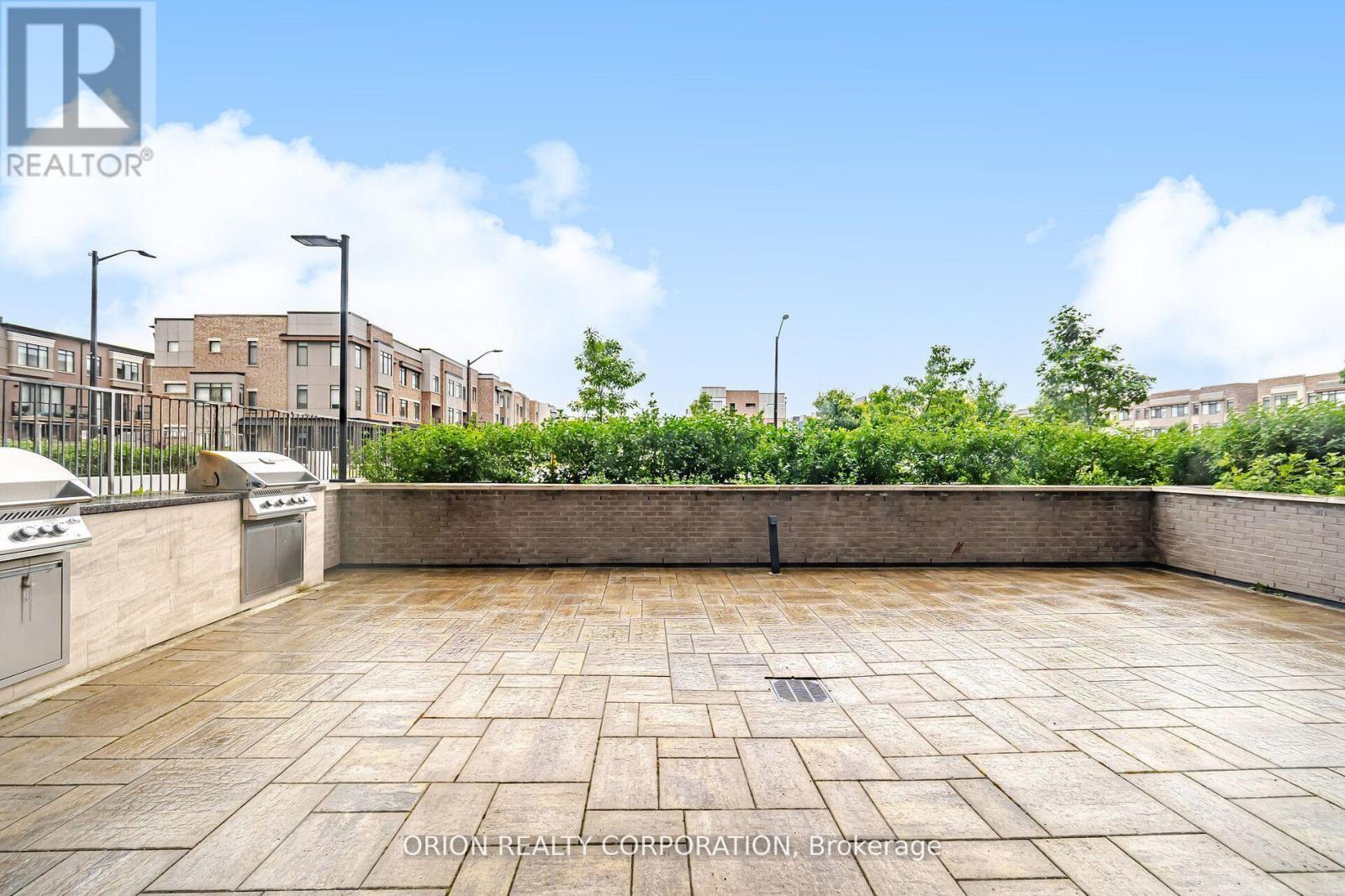 303 - 100 Eagle Rock Way, Vaughan, ON - Outdoor