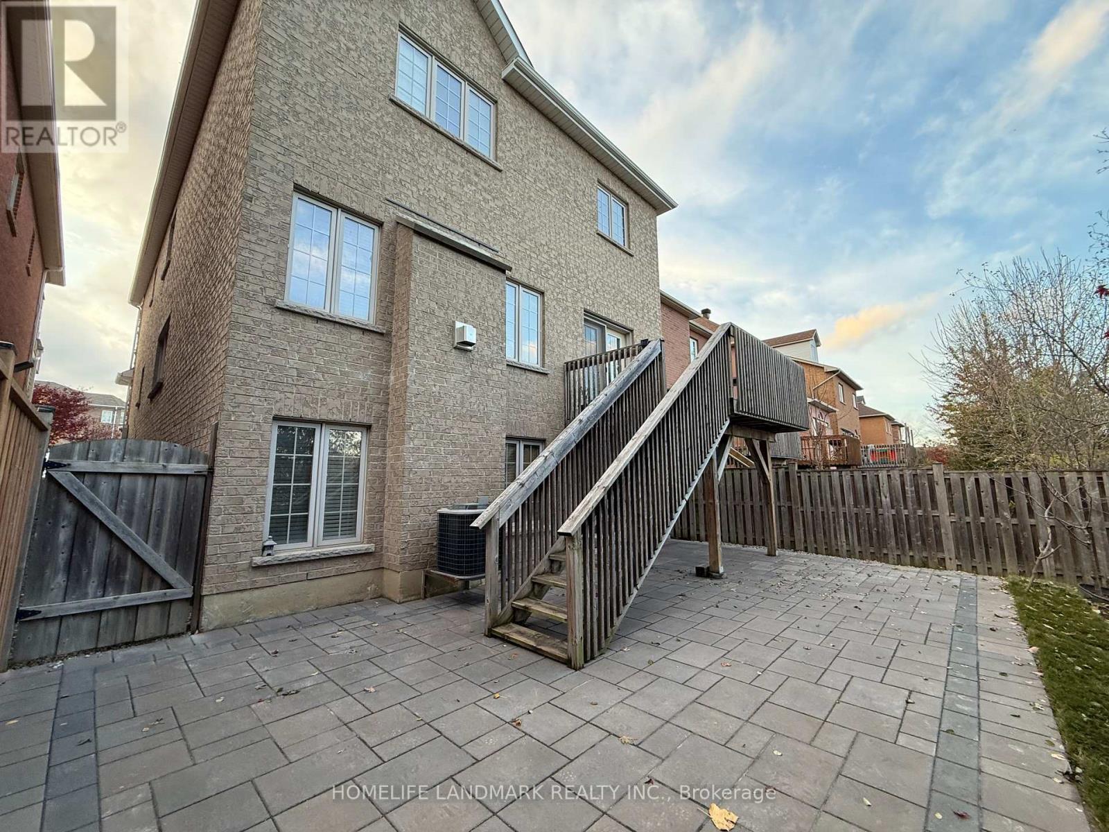 Lower - 325 Bathurst Glen Drive, Vaughan, ON - Outdoor With Exterior