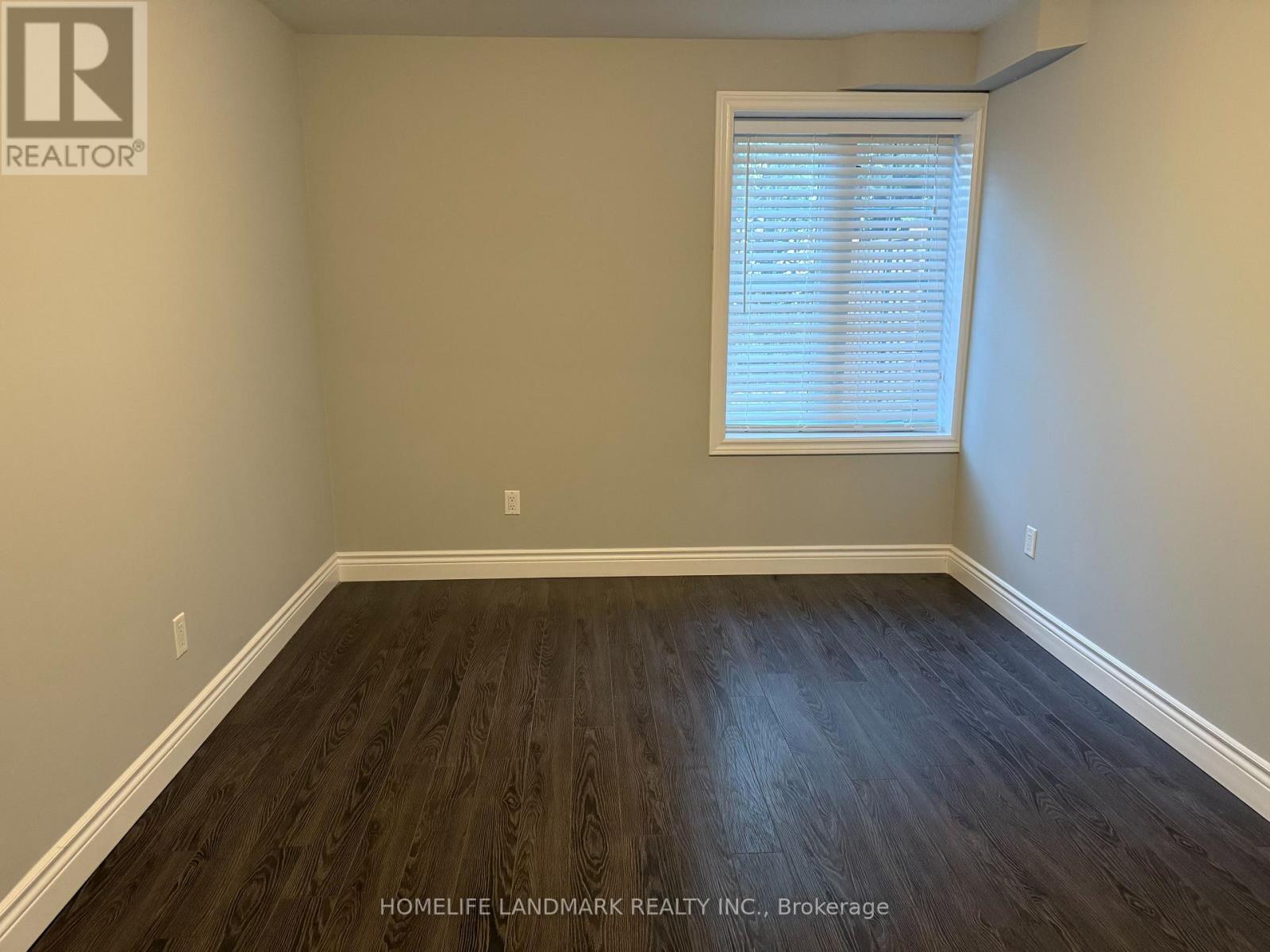 Lower - 325 Bathurst Glen Drive, Vaughan, ON - Indoor Photo Showing Other Room